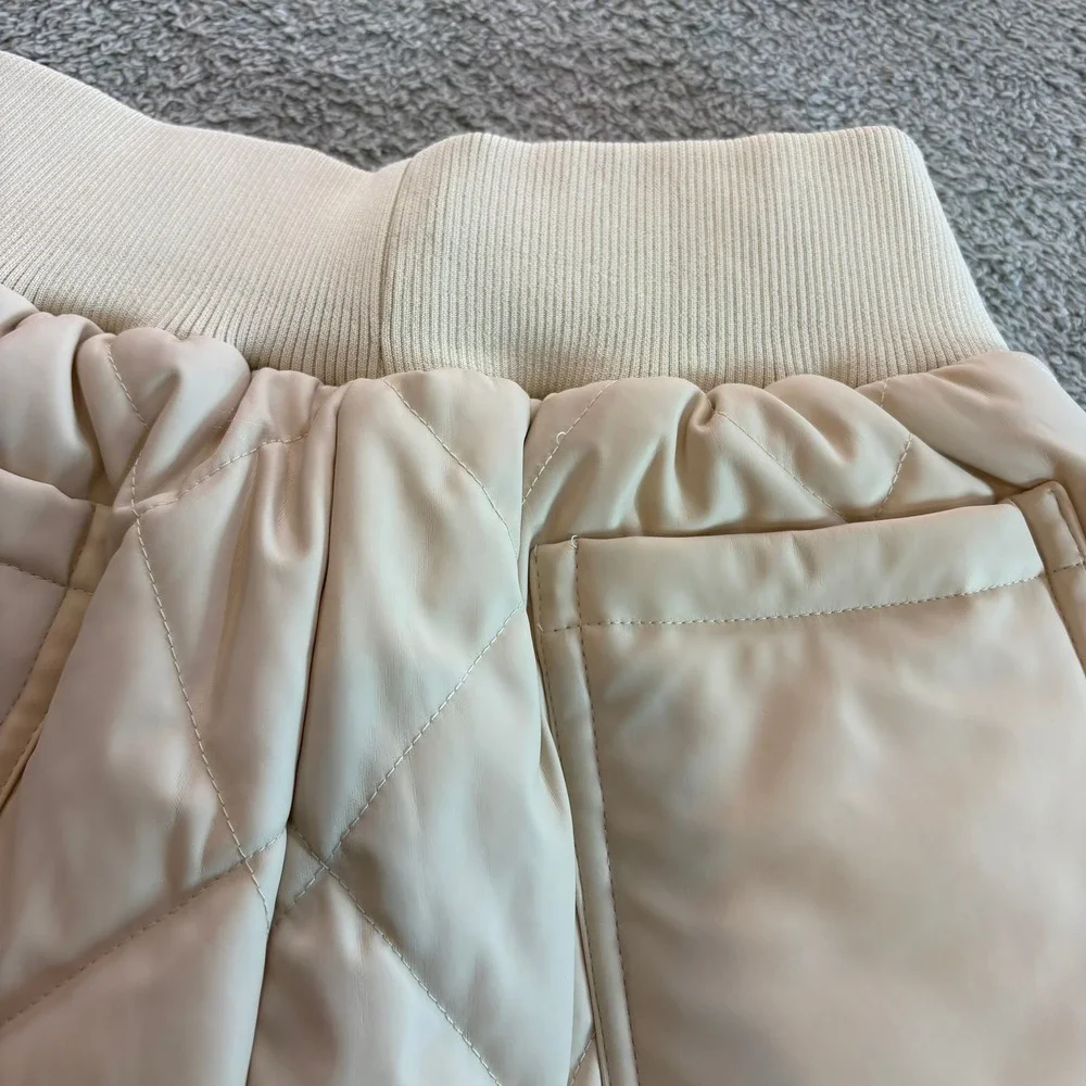 Maniere De Voir Cream Quilted Vegan Leather High Waist Shorts Womens Size 8 NOWT